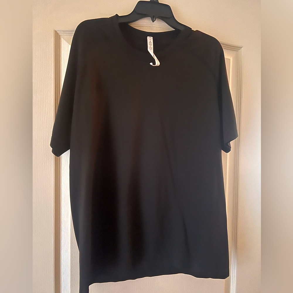 Lululemon men’s shirt. Time to get dirty, like new!